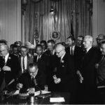 black-and-white-people-meeting-audience-sign-usa-1253532-pxhere.com