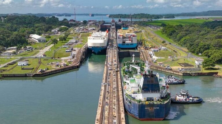Panama_canal_locks_Main