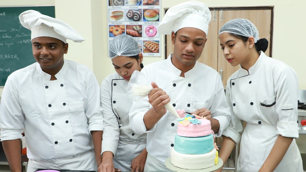 होटल मैनेजमेंट में तीन वर्षीय डिग्री कोर्स की 80 सीटों के लिए ऑनलाइन आवेदन 25 मार्च 2026 तक आमंत्रित