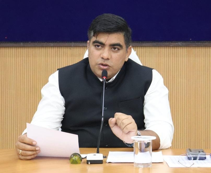 कलेक्टर कुणाल दुदावत ने धान खरीदी व्यवस्था की समीक्षा कर दिए आवश्यक निर्देश