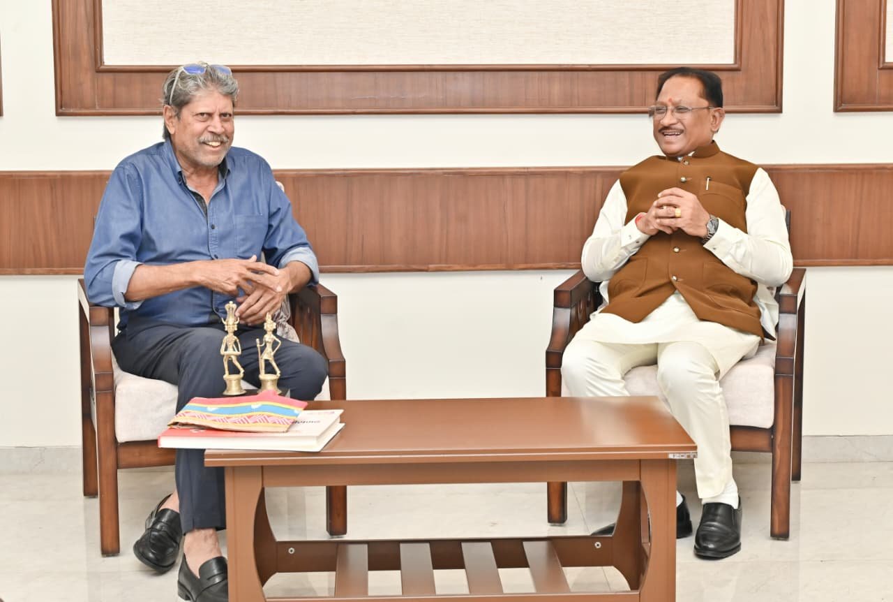 मुख्यमंत्री से पूर्व क्रिकेट कप्तान कपिल देव ने की सौजन्य मुलाकात, खेल विकास पर हुई सार्थक चर्चा