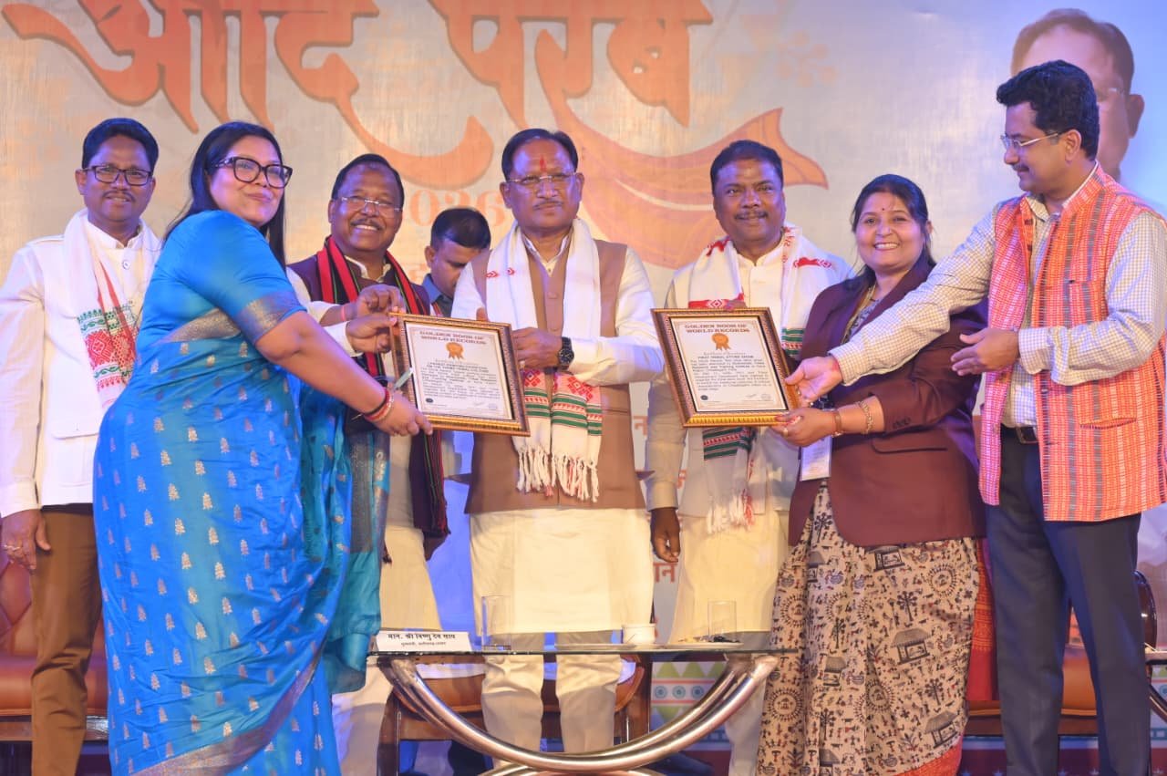 हर्षोल्लास के साथ ‘आदि परब’ का हुआ समापन, मुख्यमंत्री ने 43 जनजातियों के पारंपरिक परिधान में सजे अटायर शो का लिया आनंद
