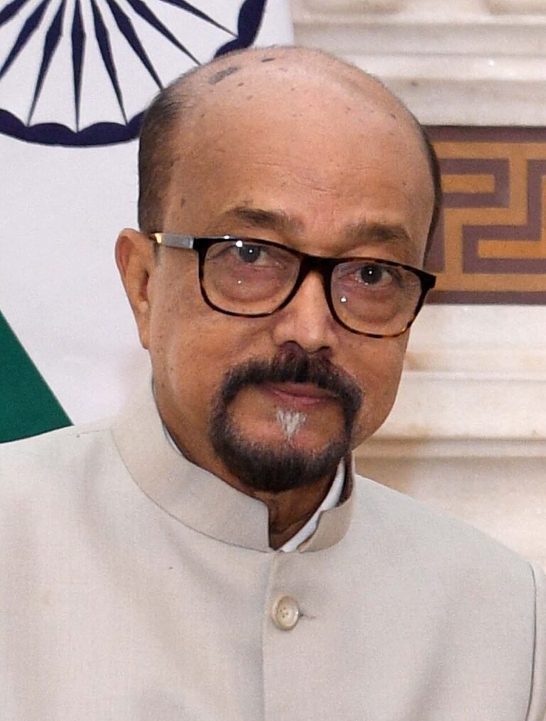 960px-Ramen_Deka_with_President_Murmu_(cropped)