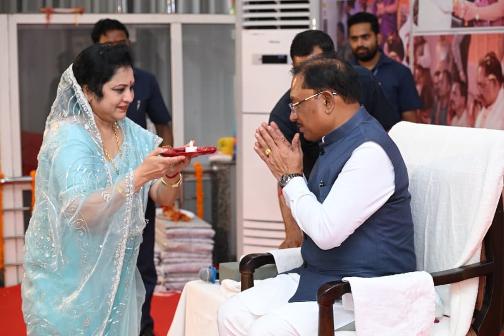 राखी के धागे से मजबूत हुआ रिश्ता, बहनों ने कहा – हमारे ‘विष्णु भैया’ हमेशा साथ