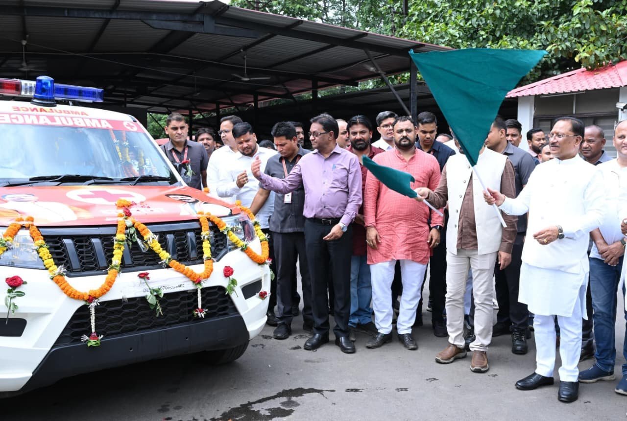 मुख्यमंत्री साय ने धरसींवा विधानसभा को दी निःशुल्क एम्बुलेंस की सौगात