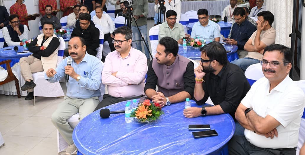 मुख्यमंत्री साय से लेह-लद्दाख अध्ययन भ्रमण से लौटे पत्रकारों ने की सौजन्य मुलाकात