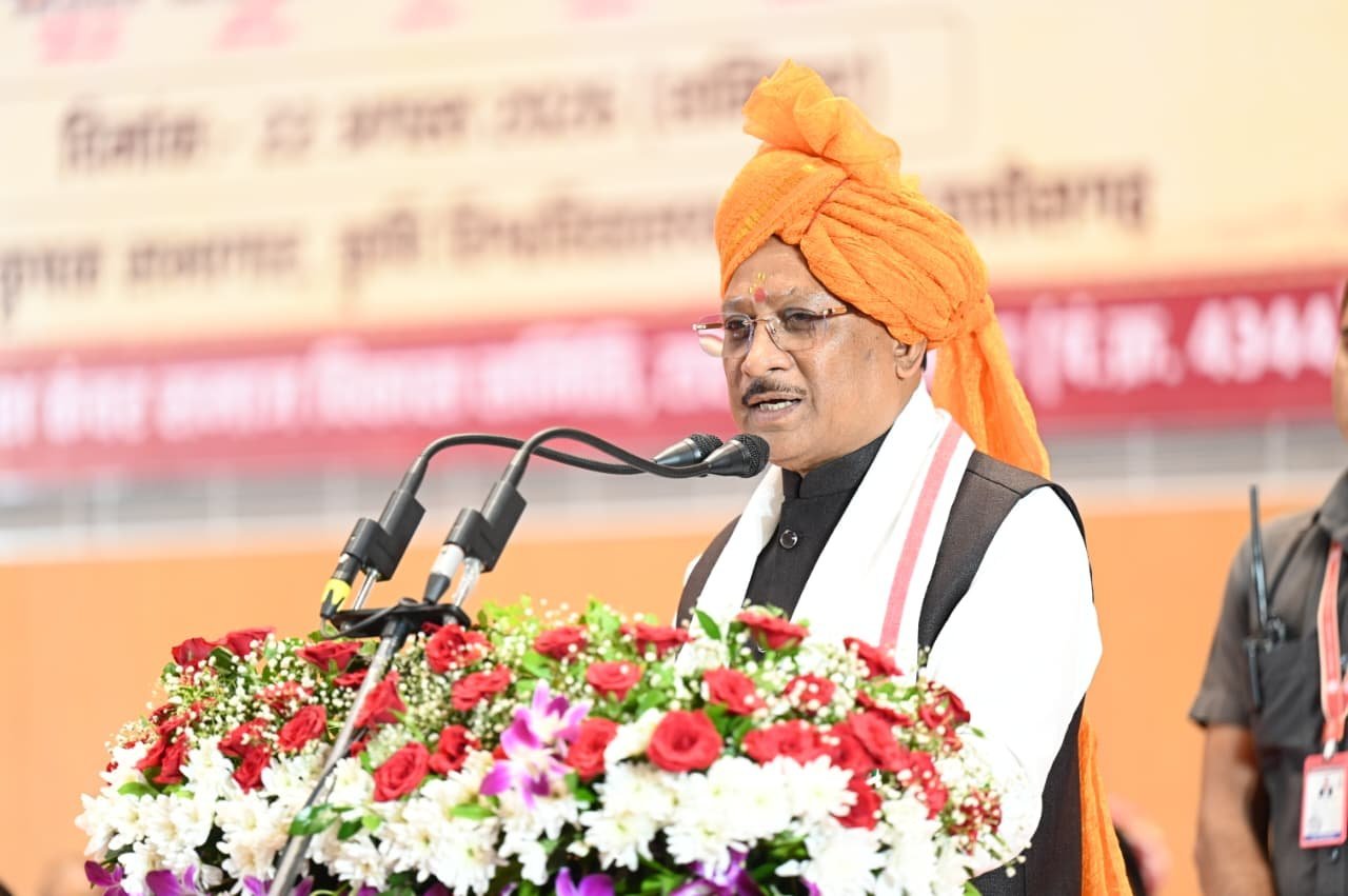 शिक्षक दिवस पर मुख्यमंत्री साय का गुरुजनों को भावुक संदेश : कहा – किसी बच्चे के सपनों को परिस्थितियों की सीमा न बनने दें, बगिया के छोटे स्कूल से शुरू हुआ सफर याद कर बोले मुख्यमंत्री : शिक्षक के संस्कार और सीख आज भी जीवन की सबसे बड़ी पूंजी