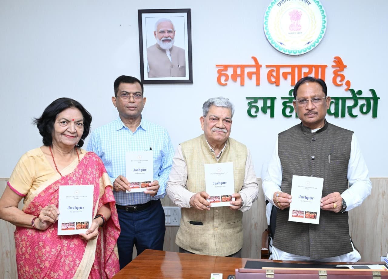 मुख्यमंत्री विष्णुदेव साय ने किया ‘जशपुर : एक परिचय’ पुस्तक का विमोचन