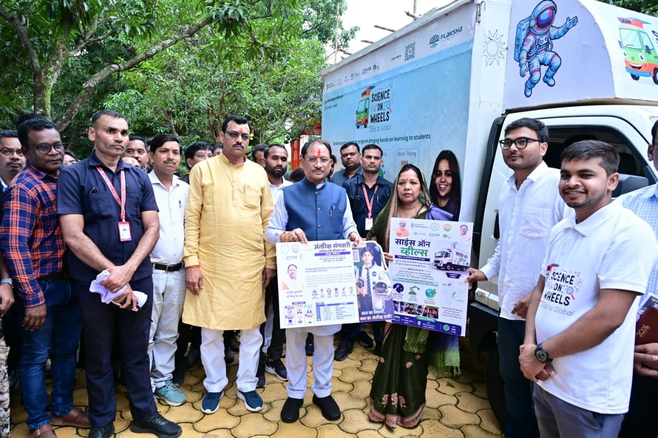 मुख्यमंत्री ने ‘साइंस ऑन व्हील्स’ को दिखाई हरी झंडी, अब स्कूलों तक पहुंचेगी चलती-फिरती विज्ञानशाला