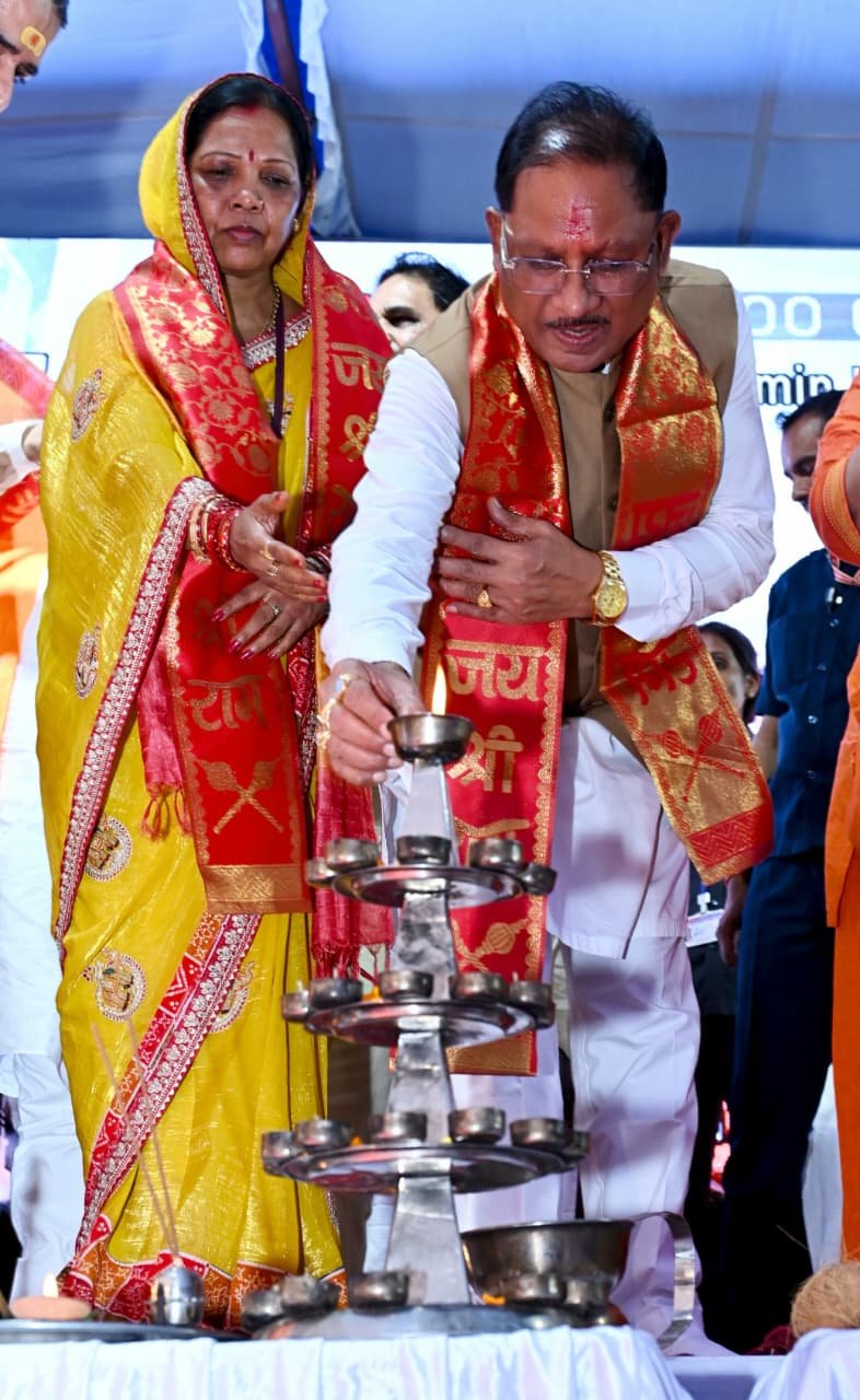 खारुन तट पर सवा लाख दीपों की रोशनी, ‘आशीर्वाद का दीया’ से गूंजा रायपुर, प्रधानमंत्री नरेंद्र मोदी के जन्मदिन पर महादेव घाट में विराट दीपोत्सव और महाआरती, मुख्यमंत्री विष्णुदेव साय ने की सहभागिता