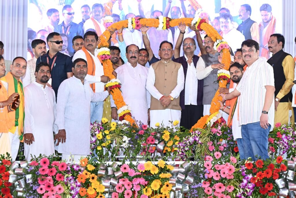 बीरगांव के विकास को मिली नई रफ्तार, 135 करोड़ के कामों की सौगात और 110 करोड़ के नए प्रोजेक्ट घोषित, सीएम विष्णु देव साय ने कहा- सुनियोजित विकास के लिए तैयार होगा दीर्घकालीन रोडमैप, एसटीपी से लेकर नालंदा परिसर तक कई बड़ी घोषणाएं