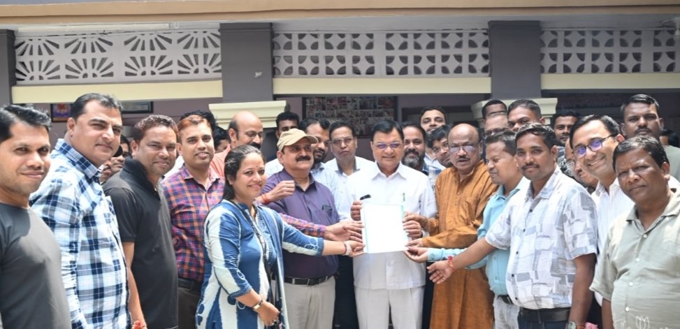 पुरानी पेंशन की मांग को लेकर अधिकार मंच ने उद्योग मंत्री लखनलाल देवांगन को सौंपा संयुक्त ज्ञापन,