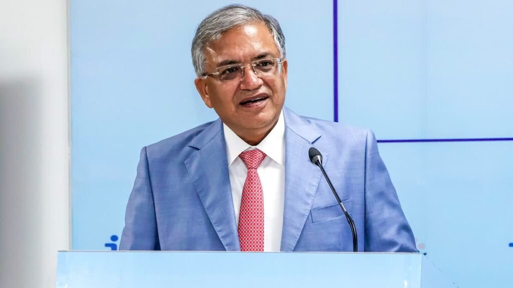 चुनाव आयोग ने कानून तोड़ा तो फैसले रोक देंगे’:CJI बोले- फॉर्म 6 में बदलाव को मंजूरी नहीं दी; EC ने कहा था- इजाजत मिली