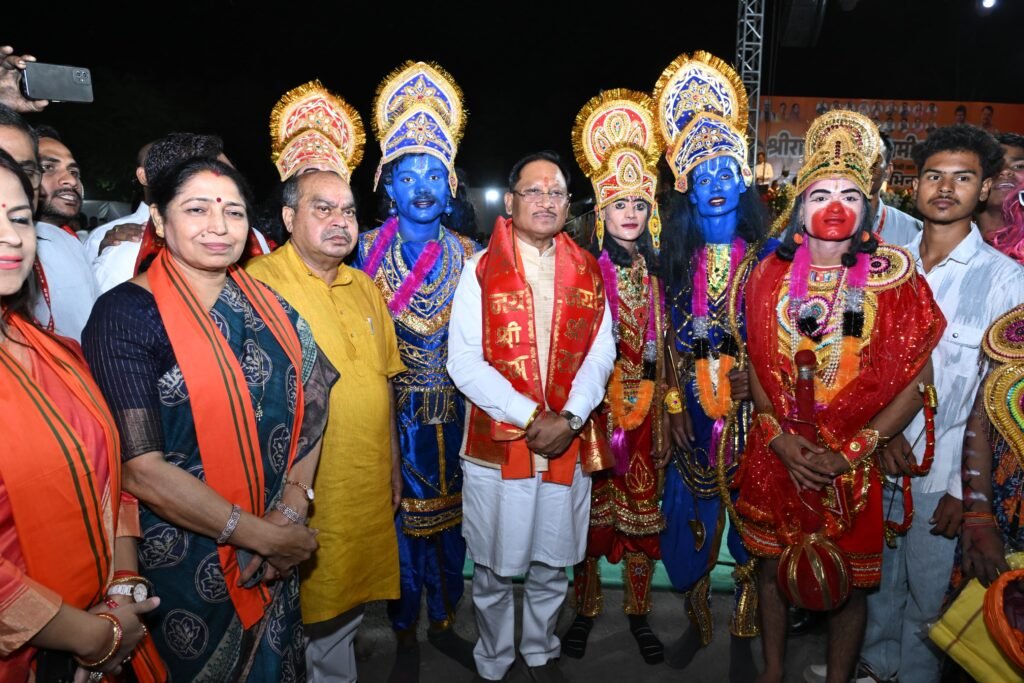रायपुर में रावण दहन के बीच CM विष्णु देव साय का संदेश—सच्ची रामभक्ति है सत्य और न्याय के साथ खड़ा होना