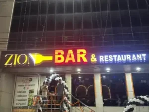 रायपुर के बार में छत्तीसगढ़ी गाने को लेकर मारपीट:ग्राहक और वेटर ने एक-दूसरे पर लात-घूंसे और बैट-बल्ले से किया वार, दोनों पक्षों पर FIR