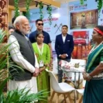 गुजरात में छत्तीसगढ़ की संस्कृति का जलवा, बस्तरिया रेला की धुन पर हुआ PM मोदी का स्वागत; डोकरा कला, बांस शिल्प और कोसा साड़ियों ने खींचा ध्यान