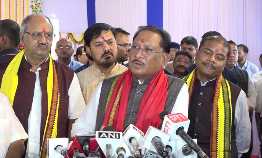 पीएम मोदी के पिता पर खरगे की टिप्पणी से छत्तीसगढ़ में सियासी घमासान, सीएम विष्णुदेव साय ने की सार्वजनिक माफी की मांग