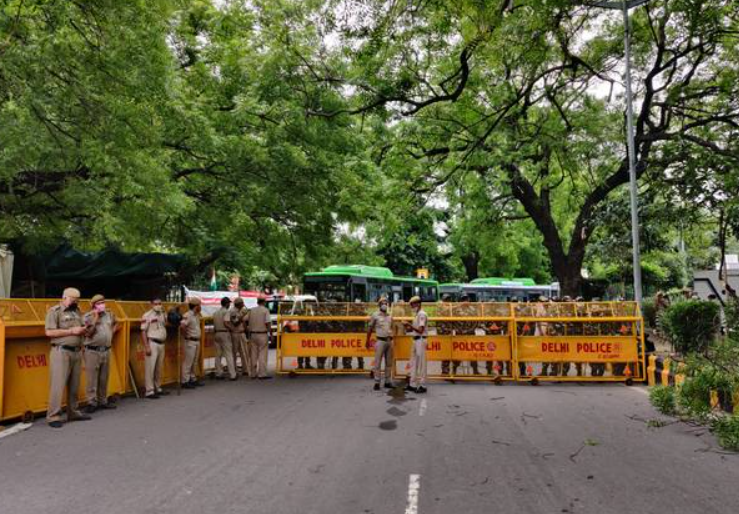farmers heavyv police