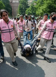 जंतर-मंतर नहीं पहुंच पाए प्रदर्शनकारी, लीडर्स हिरासत में:38 हजार सुरक्षाकर्मी, 10 फीट ऊंचे बैरिकेड्स; पुलिस ने प्रदर्शन कैसे रोका, 7 पॉइंट्स में