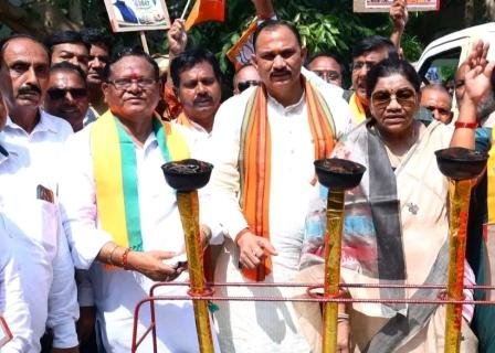 जनसेवा से राष्ट्रसेवा के 25 वर्ष के संकल्प के साथ जिले में निकली सेवा ज्योति यात्रा
