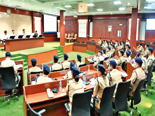 नशे का अवैध धंधा रोकने पुलिस को अधिकार दिए जाएंगे:नशा कारोबारियों की अवैध संपत्ति कुर्क की जाएगी, पूरे प्रदेश में चलेगा अभियान